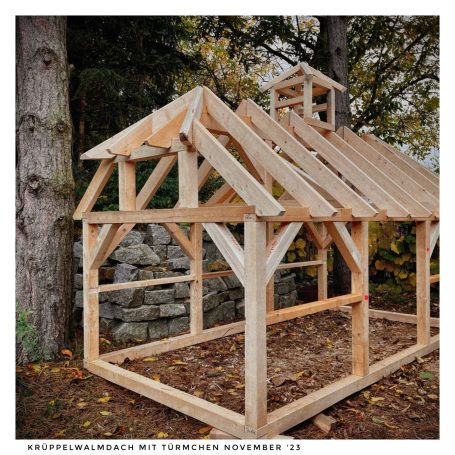 Krüppelwalmdach mit Türmchen November `23